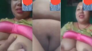 Chubby hot aunty exposes naked body during video call